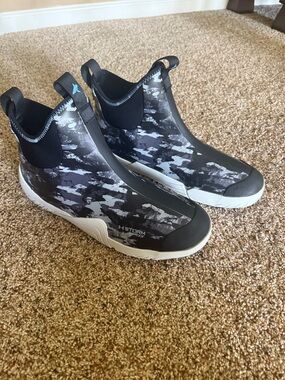 NWOT Under Armour Black Gray White Camo Slip-On Deck Shoes/Rain Boots